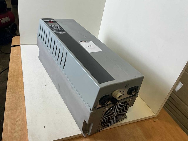 Danfoss adap-kool drive akd102p30kt4 frequentieregelaar - afbeelding 3 van  6