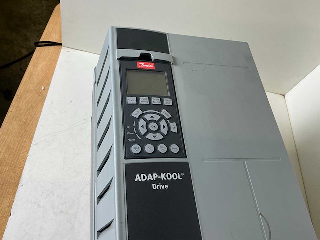 Danfoss adap-kool drive akd102p30kt4 frequentieregelaar - afbeelding 4 van  6