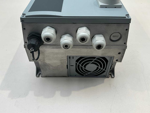 Danfoss vlt fc-102p1k5t4p55h1xgx1… frequentieregelaar - afbeelding 2 van  3