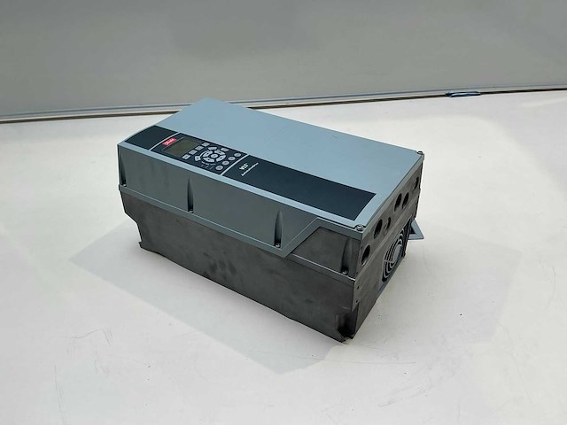 Danfoss vlt fc-302p7k5t5e55h1bg frequentieregelaar - afbeelding 2 van  4