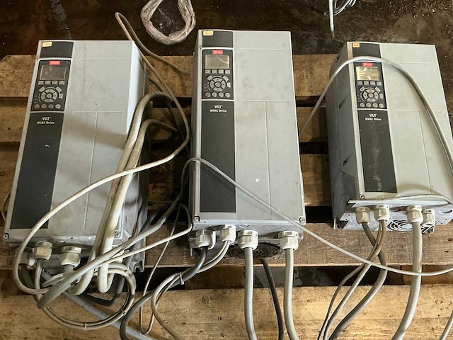 Danfoss vlt hvac drive diverse frequentieregelaars (3x) - afbeelding 1 van  3