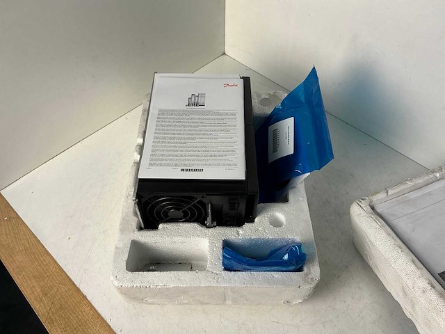 Danfoss vlt2875pt frequentieregelaar - afbeelding 2 van  9