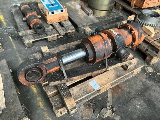 Danieli hydraulische cilinder - afbeelding 2 van  5