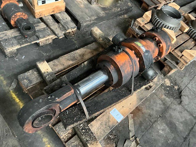 Danieli hydraulische cilinder - afbeelding 3 van  5