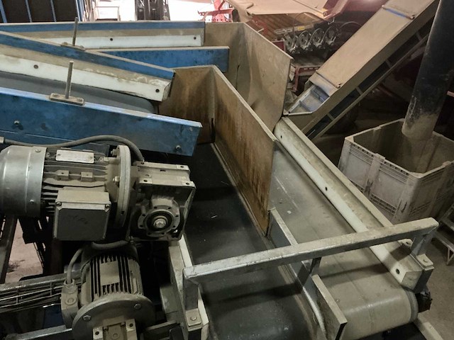 De bruyne aardappelkalibreer- en sorteerlijn met bufferbunker, transportbanden en verdeelmodule aardappelopslagtechniek - afbeelding 14 van  32