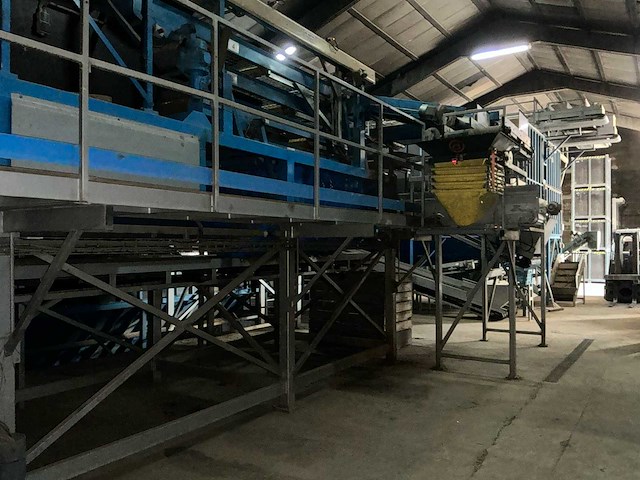 De bruyne aardappelkalibreer- en sorteerlijn met bufferbunker, transportbanden en verdeelmodule aardappelopslagtechniek - afbeelding 20 van  32