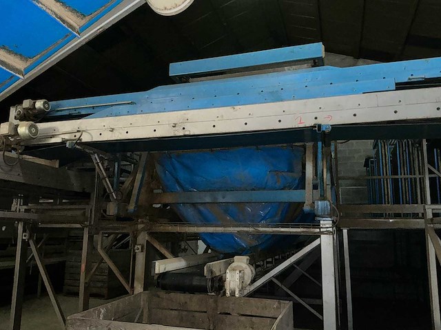 De bruyne aardappelkalibreer- en sorteerlijn met bufferbunker, transportbanden en verdeelmodule aardappelopslagtechniek - afbeelding 23 van  32