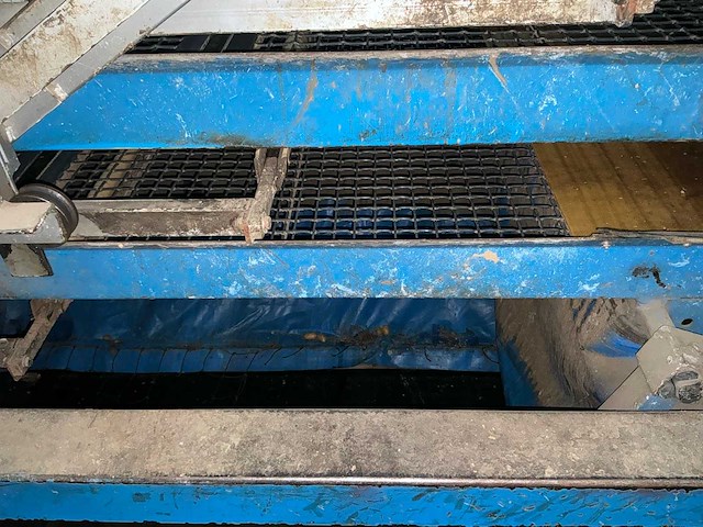 De bruyne aardappelkalibreer- en sorteerlijn met bufferbunker, transportbanden en verdeelmodule aardappelopslagtechniek - afbeelding 5 van  32