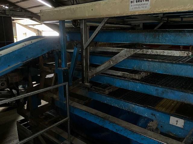 De bruyne aardappelkalibreer- en sorteerlijn met bufferbunker, transportbanden en verdeelmodule aardappelopslagtechniek - afbeelding 7 van  32