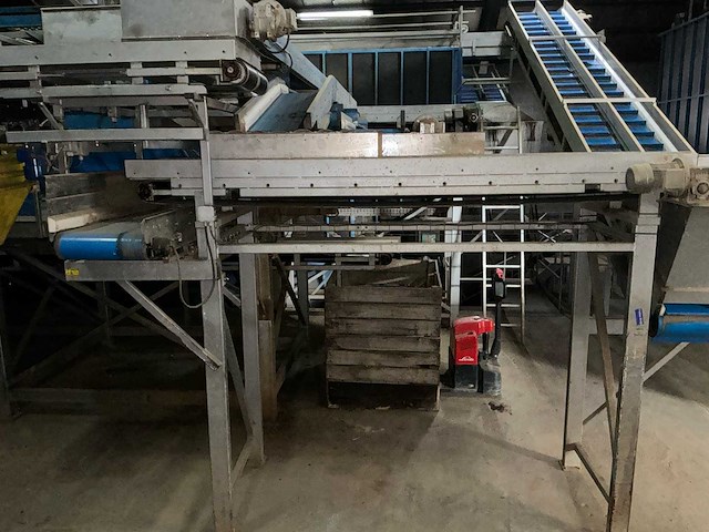 De bruyne aardappelkalibreer- en sorteerlijn met bufferbunker, transportbanden en verdeelmodule aardappelopslagtechniek - afbeelding 21 van  32