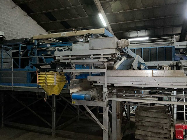 De bruyne aardappelkalibreer- en sorteerlijn met bufferbunker, transportbanden en verdeelmodule aardappelopslagtechniek - afbeelding 22 van  32