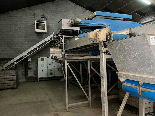 De bruyne aardappelkalibreer- en sorteerlijn met bufferbunker, transportbanden en verdeelmodule aardappelopslagtechniek - afbeelding 12 van  32