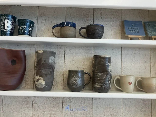De inhoud van deze kast - afbeelding 2 van  6