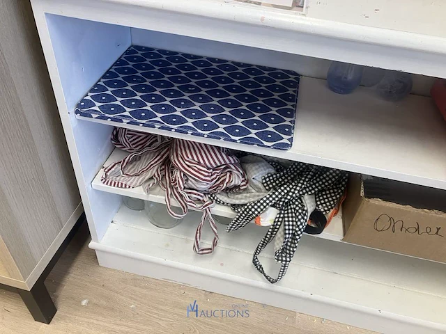 De inhoud van deze kast - afbeelding 7 van  7