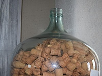 Deco fles glas gevuld met kurken - afbeelding 3 van  3