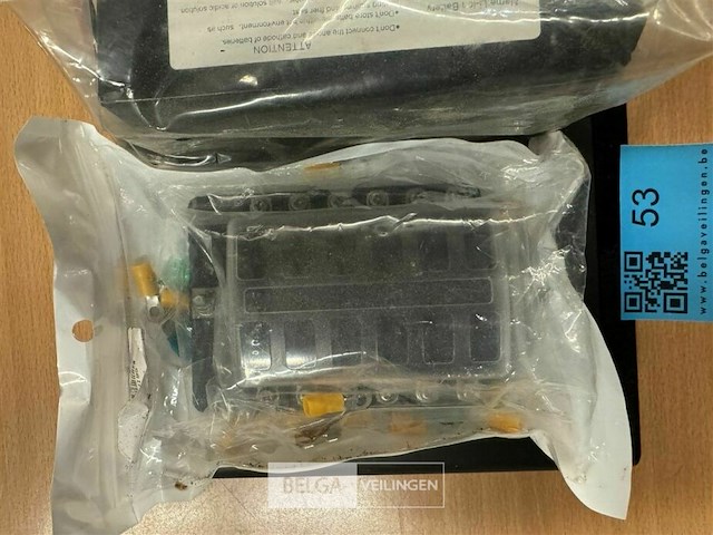 Decoder, zekeringen kastje & batterij - afbeelding 3 van  4