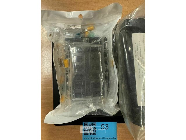 Decoder, zekeringen kastje & batterij - afbeelding 4 van  4