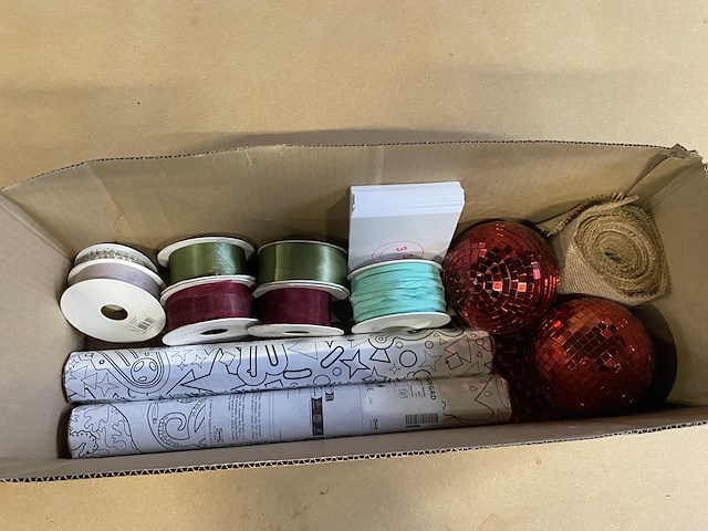 Decoratie - lint - papier - afbeelding 1 van  3