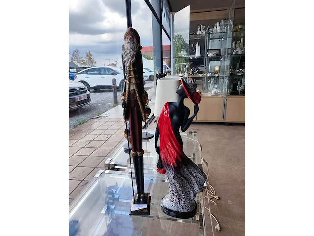 Decoratief beeld kerstman ca. 80 cm, decoratief beeld dame in aardewerk - afbeelding 1 van  8