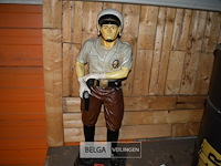 Decoratief beeld van amerikaanse politieagent state trooper - afbeelding 1 van  3