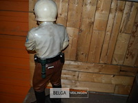 Decoratief beeld van amerikaanse politieagent state trooper - afbeelding 2 van  3