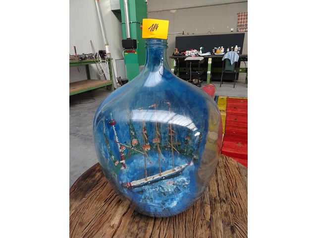 Decoratiefe glazen wijnkruik - afbeelding 1 van  4