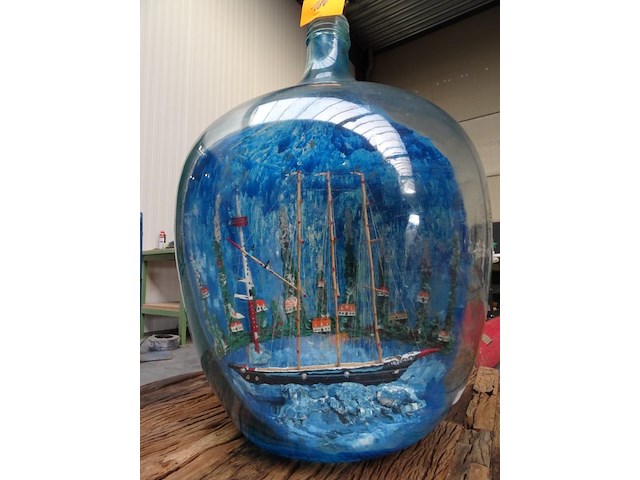 Decoratiefe glazen wijnkruik - afbeelding 2 van  4