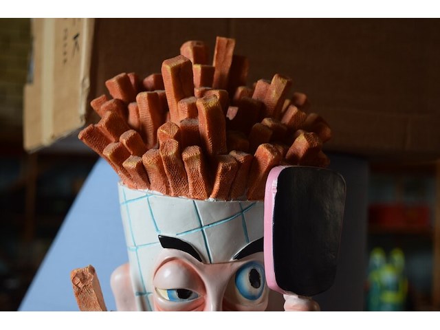 Decoratiefiguur frietzak h 45 cm - afbeelding 3 van  4