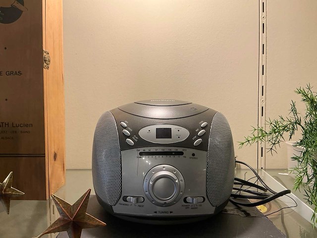 Decoratiemateriaal en radio cd - afbeelding 1 van  4