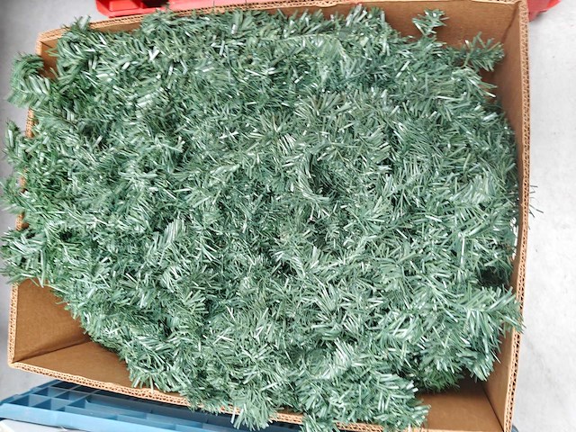 Decoratiemateriaal: guirlandes - afbeelding 2 van  2