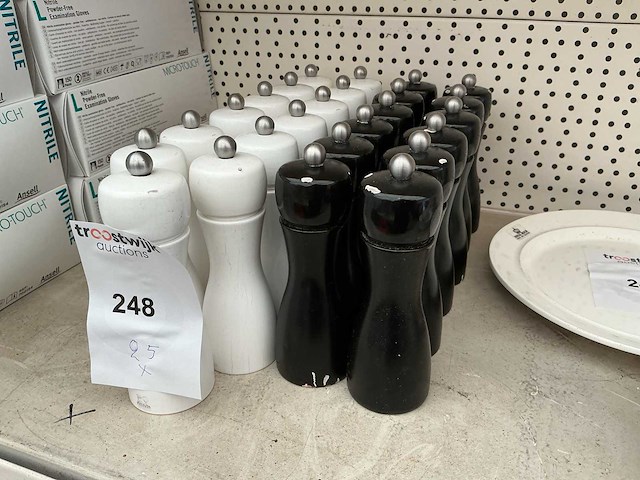 Decoratiemateriaal peper& zout molens (25x) - afbeelding 1 van  1