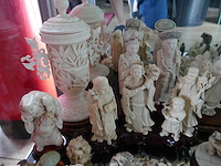 Decoratieve beeldjes en glaswerk - afbeelding 3 van  9