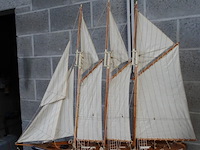 Decoratieve houten zeilboot - afbeelding 1 van  4