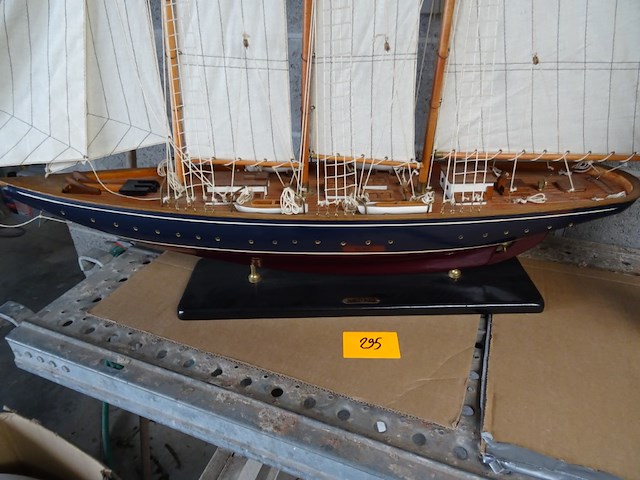 Decoratieve houten zeilboot - afbeelding 3 van  4