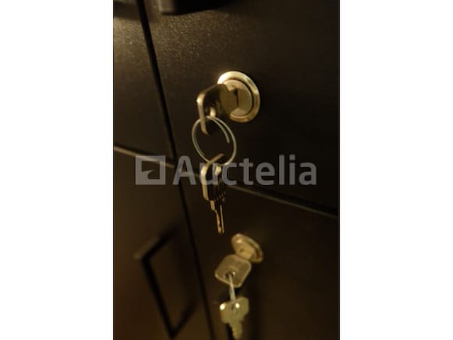 Decoratieve kasten en lampen - afbeelding 2 van  11