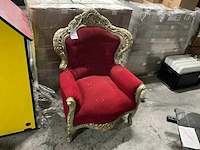 Decoratieve klassieke armstoel in barokstijl
