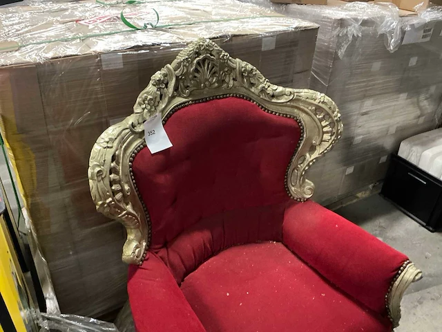 Decoratieve klassieke armstoel in barokstijl - afbeelding 2 van  4