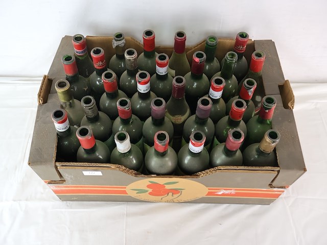 Decoratieve oude wijnflessen - afbeelding 3 van  4