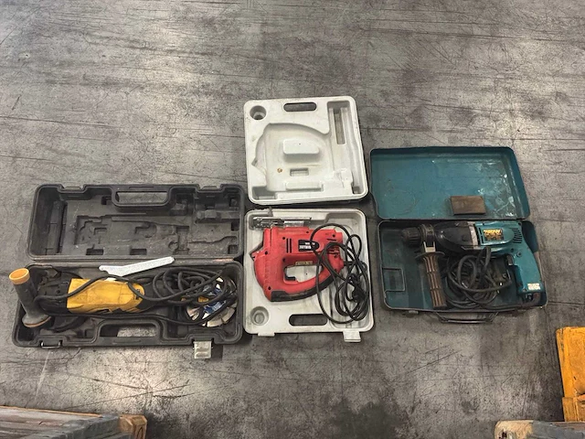 Decoupeerzaag, slijpschijf en boormachine - afbeelding 1 van  6