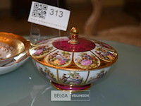 Dekseldoosje, vaasje geschilderd en verguld dieue caelsbad - afbeelding 3 van  6