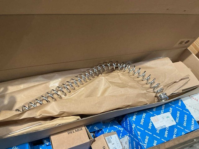 Delabie partij diverse sanitairkranen - afbeelding 2 van  3