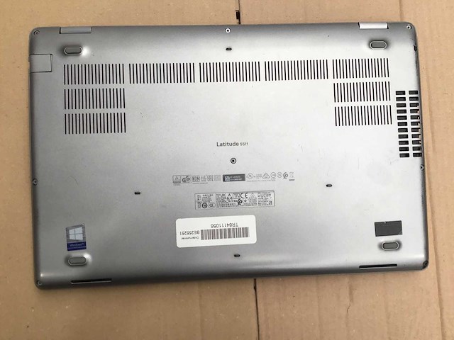 Dell - latitude 5511 - laptop - afbeelding 2 van  3