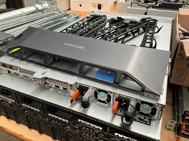 Dell power edge r640 server + compellent storage - afbeelding 4 van  8