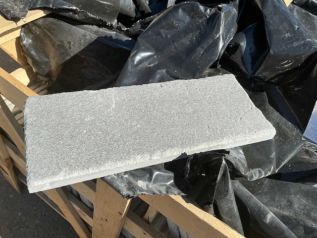 Delle zahra gris 31 m2 natuurstenen tegels - afbeelding 1 van  4