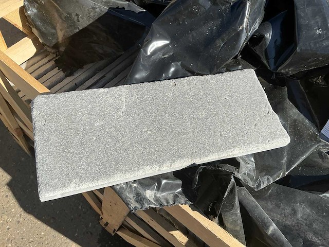 Delle zahra gris 31 m2 natuurstenen tegels - afbeelding 2 van  4