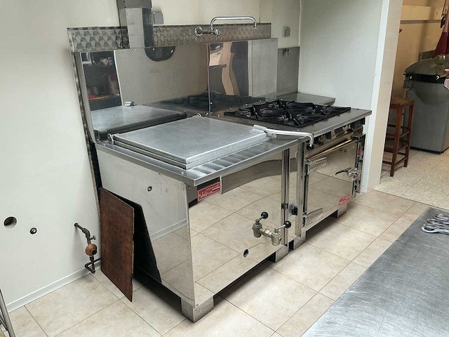 Delrue kookfornuis met 4 branders, oven en bain-marie - afbeelding 7 van  13