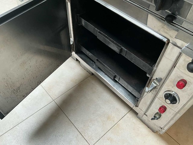 Delrue kookfornuis met 4 branders, oven en bain-marie - afbeelding 12 van  13