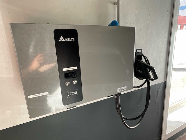 Delta electronics evde25e4dum snellaadstation - afbeelding 1 van  4