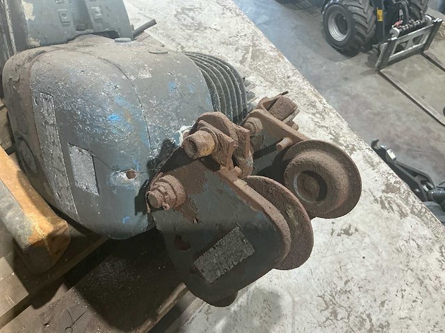 Demag 2000kg elektrische kettingtakel - afbeelding 1 van  2