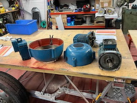 Demag divers lot met een motor, katrijmotorreduktie, remdeksels… - afbeelding 1 van  9
